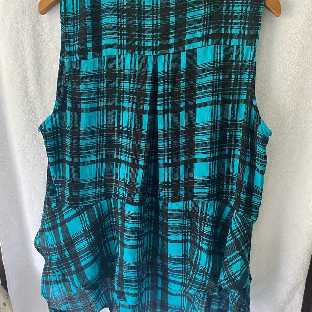 Charming Charlie sleeveless‎ top XL green black print, high low hem, flounce - Picture 2 of 3